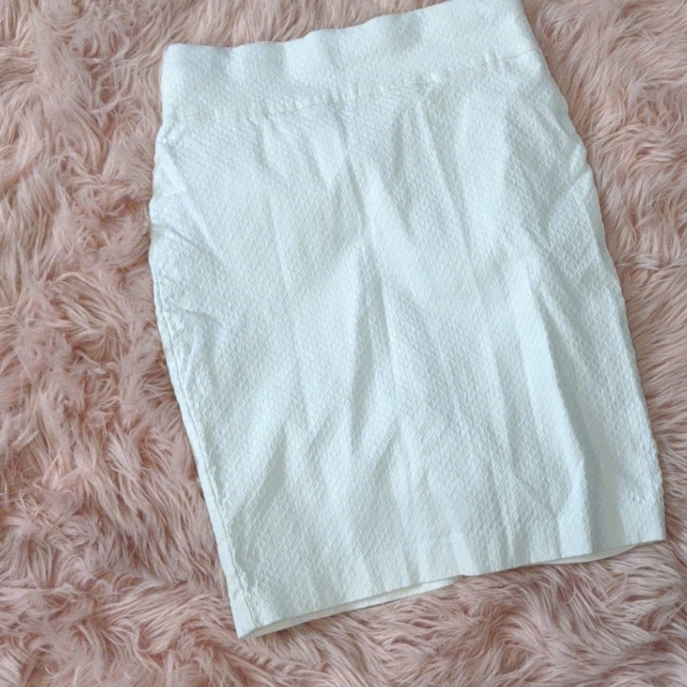 White textured pencil skirt